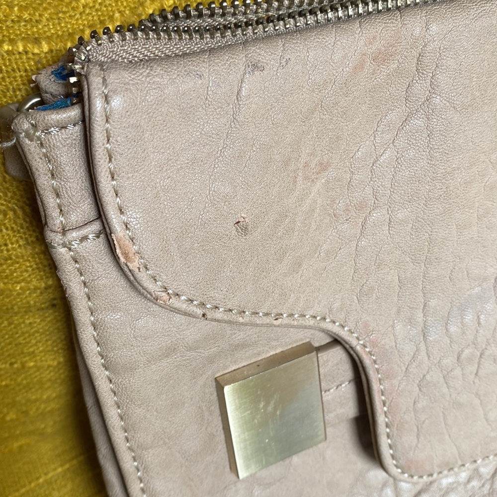 Classy Crossbody! - image 6